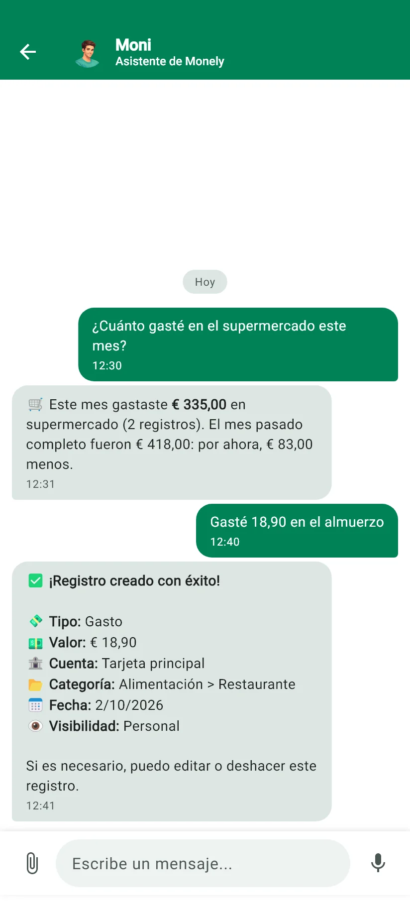 Conversación con Moni dentro de la app, con una pregunta sobre gastos y el registro de un gasto