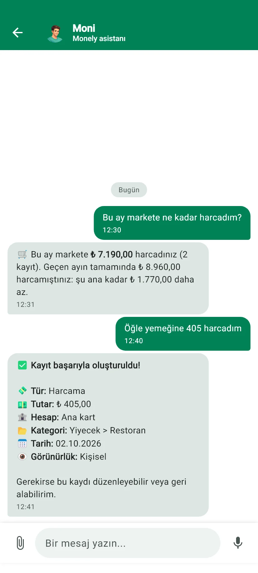 Uygulamanın içinde Moni ile sohbet: harcamalarla ilgili bir soru ve bir gider kaydı